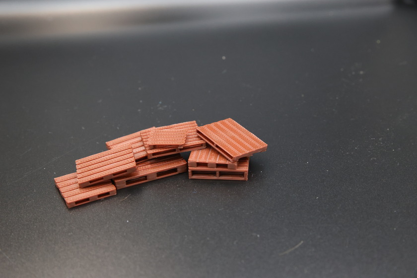 3D-geprinte blok pallets op schaal 1:50