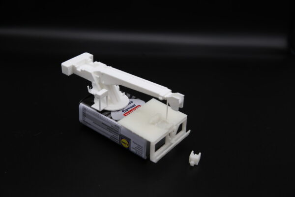 3D-geprinte hydraulische kraan voor ruw terrein op schaal 1:50