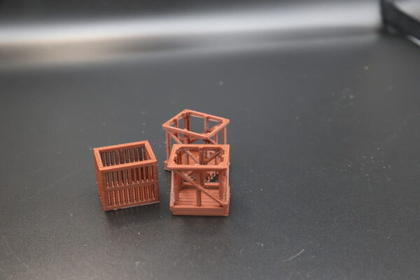 3D-geprinte kratten op schaal 1:50